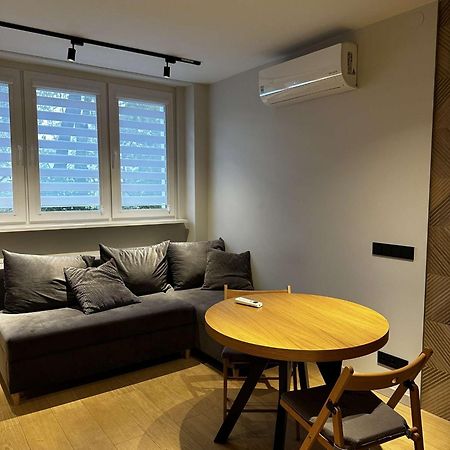 Apartament- Metro Trocka Warschau Buitenkant foto